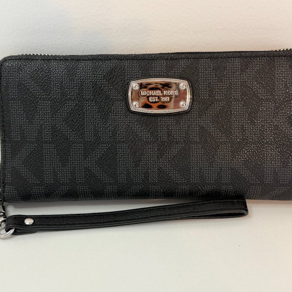 Michael Kors Black Jet Set Large Continental Wallet  *Has Zipper Issues*